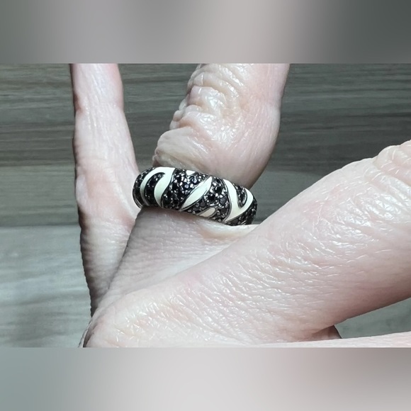 Designer Hidalgo Sterling Silver White Enamel & Black Cubic Zirconia Band Ring - Picture 6 of 8